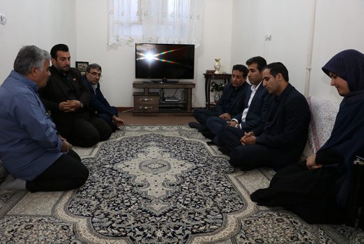 دیدار مسوولان شهر با خانواده معظم شهداء و جانبازان شهر شاهین شهر
